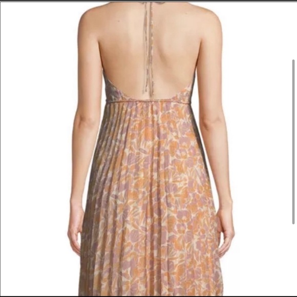 ASTR FLORAL WRAP PLEATED DRESS - Picture 4 of 8